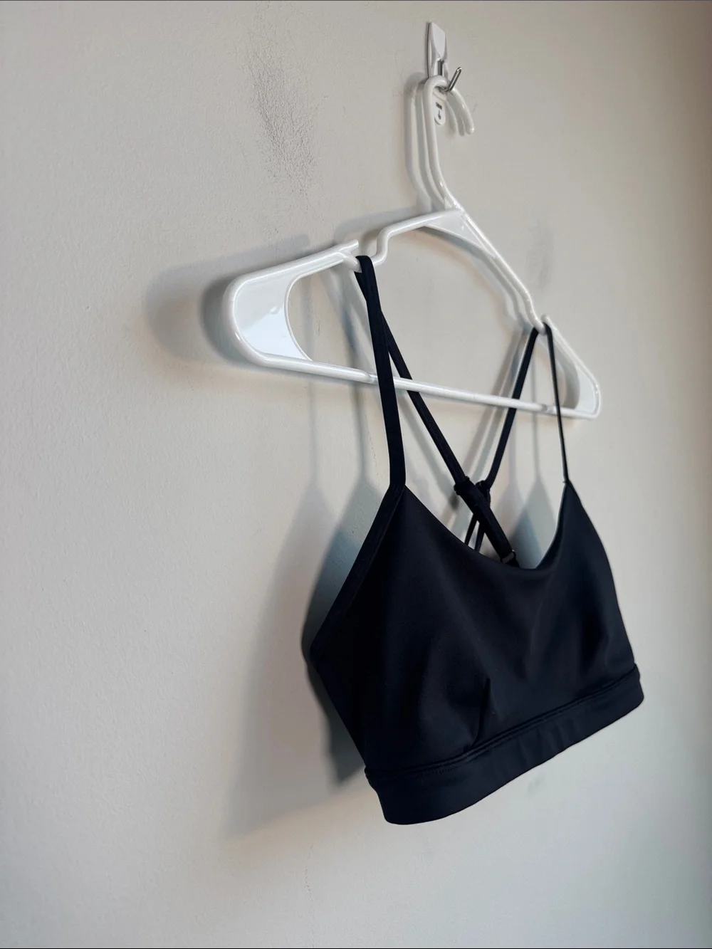 ALO Yoga Airlift Intrigue Bra in Black - S - Picture 4 of 6